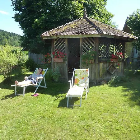 D'hôtes Familiales à Vecoux, Nature Et Activités - Fr-1-589-739 Couette-café